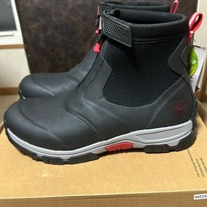 Muck Boots Apex Mid Zip Winter Boots: BLACK/RED: NEW WITH TAGS: SIZE 14